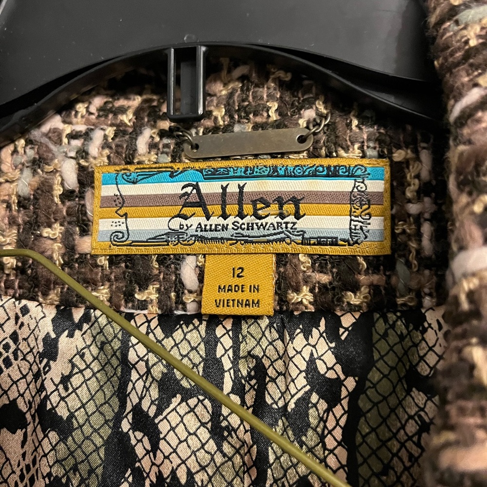 Misses Allen Schwartz 2-piece pant suit. Good condition. Size 12. $30 - Picture 2 of 4